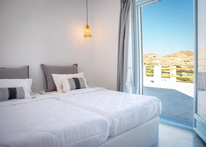 Anthea Villa Engares